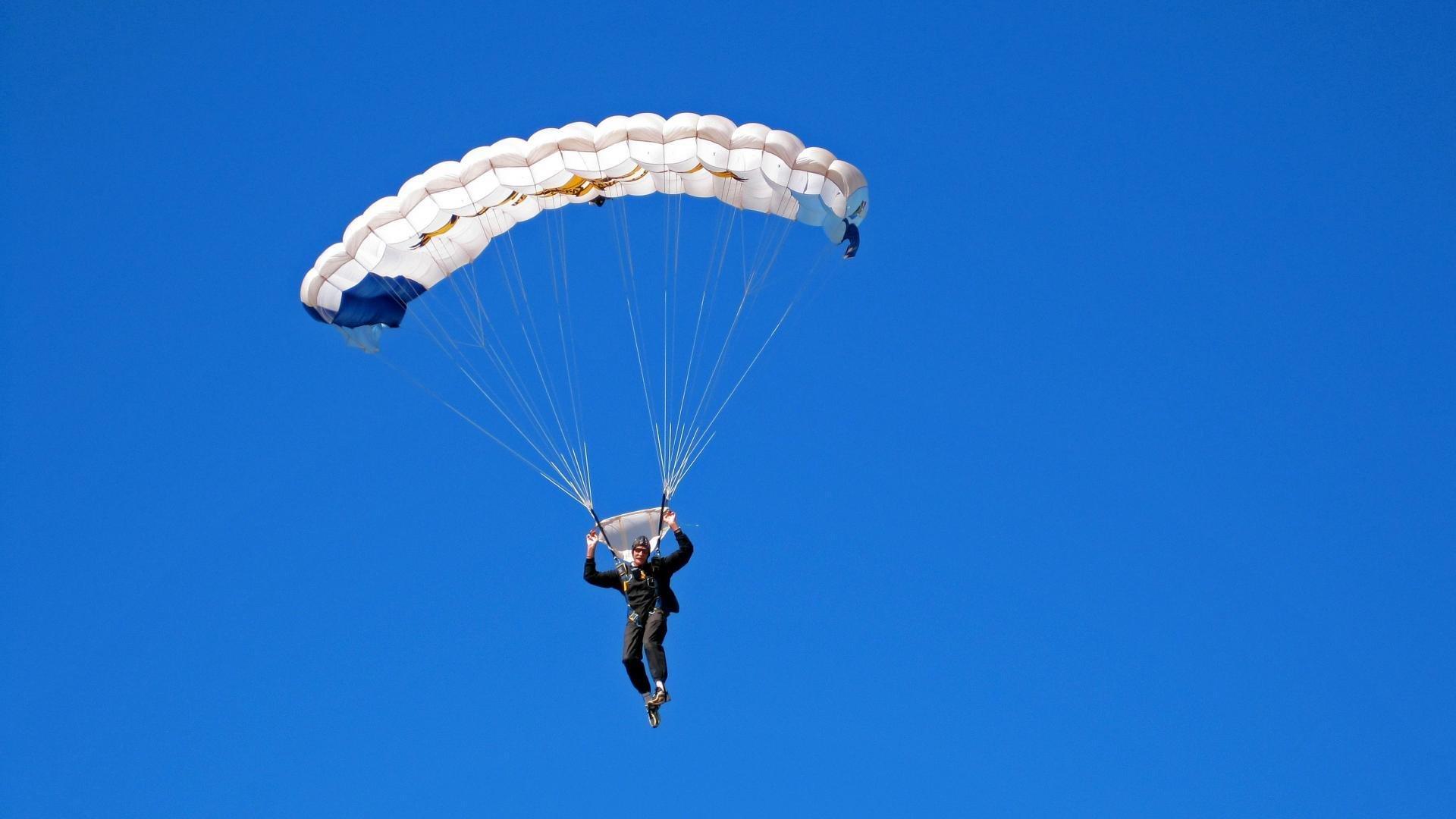 机器人竞赛掀起科技体育新热潮,全球战队角逐智能巅峰