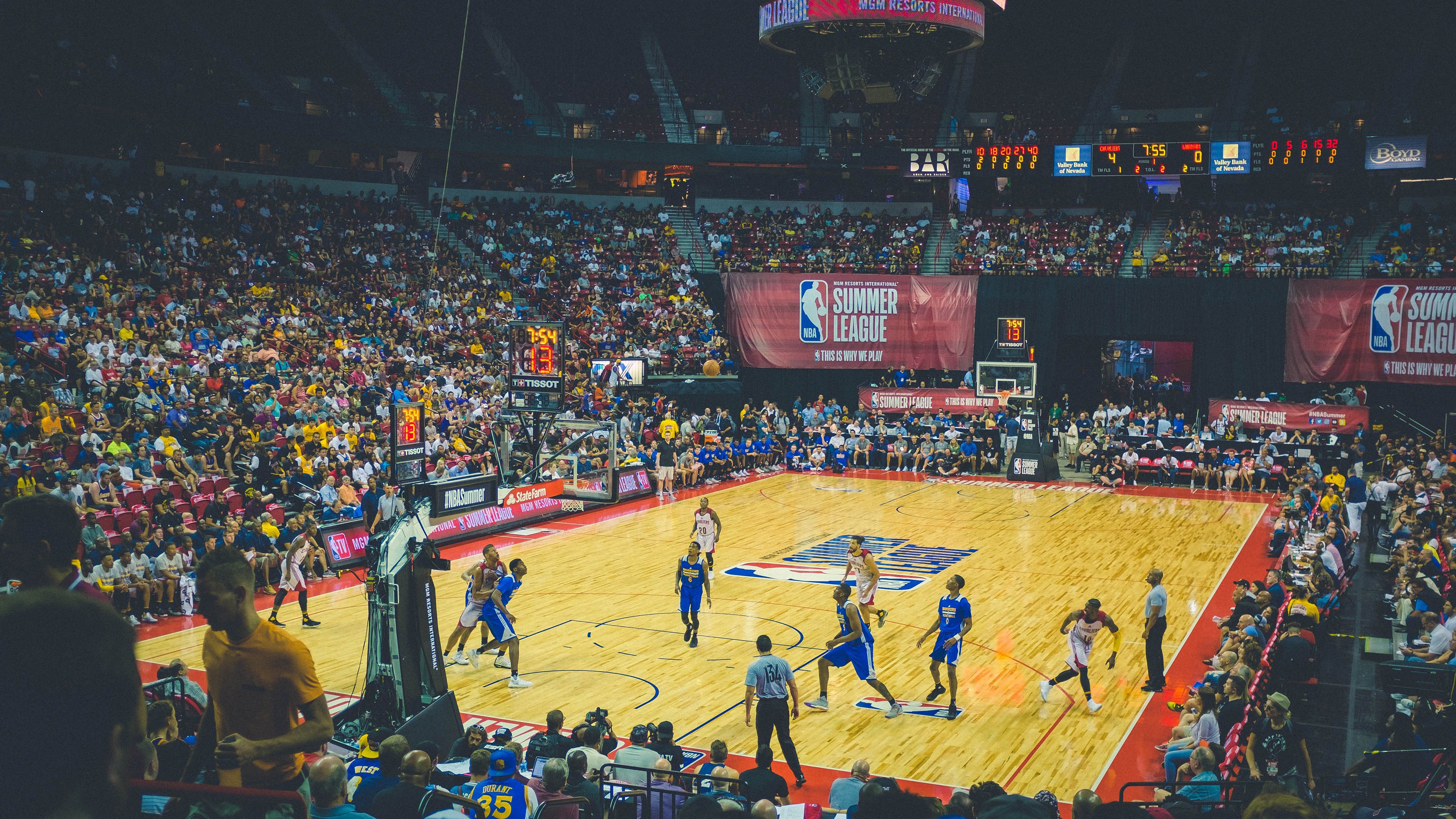 极限运动热潮席卷全球，运动员挑战人类体能新巅峰