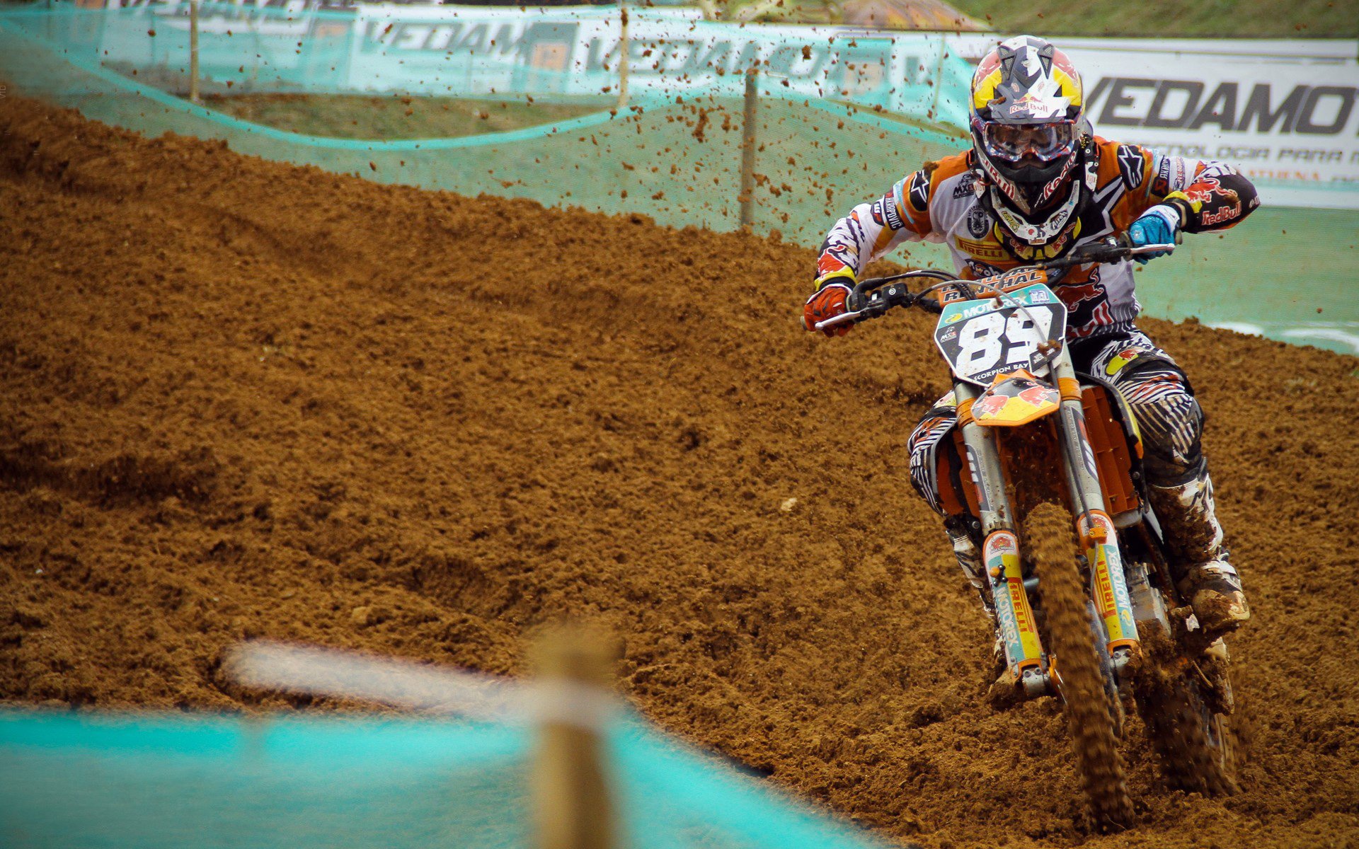 纳达尔鏖战五盘惊险晋级，法网卫冕之路再进一步