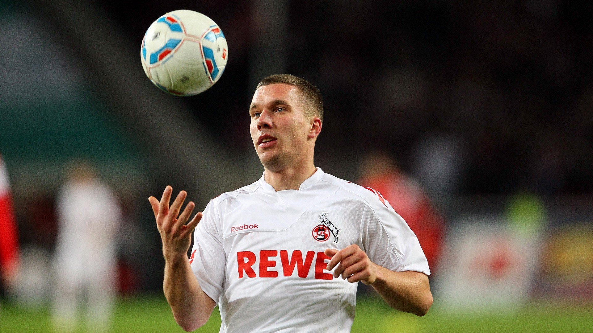 传奇谢幕,著名球星在感人退役仪式上告别绿茵场